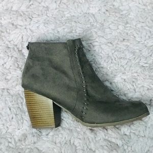 Ankle Booties with heel (boots)